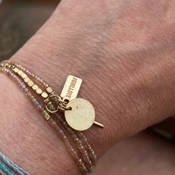 Lilly Singh GirlLove stretch bracelet/necklace and pin. Never worn - Picture 6 of 6